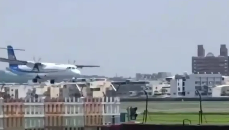 影/華信航空返航畫面曝！液壓油指示燈異常　全機16人平安落地