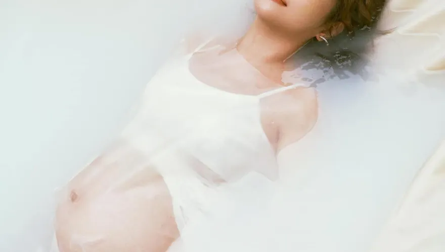 女王強勢回歸！Selina曬大尺度孕婦照露肚皮　性感指數火拼Ella