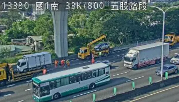 快訊/上班注意！國1北上五股段「3車追撞」　占用外線2車道