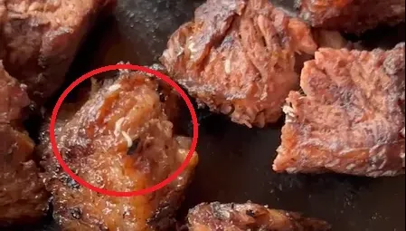 超噁！他買好市多牛肉吃出一堆扭動白蛆　衛生局到場稽查