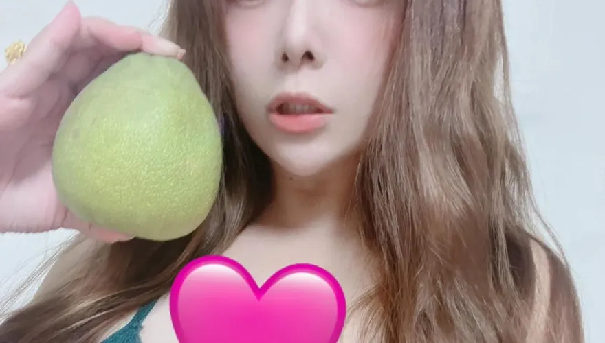 這文旦怎麼比較小？台南Ｉ奶辣模賣自家水果出猛招　超兇身材男粉瘋狂