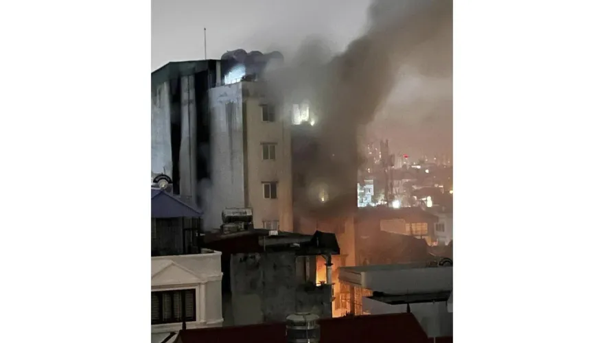 影/越南河內9層樓建物深夜竄惡火致56死　目擊者：到處都是呼救聲