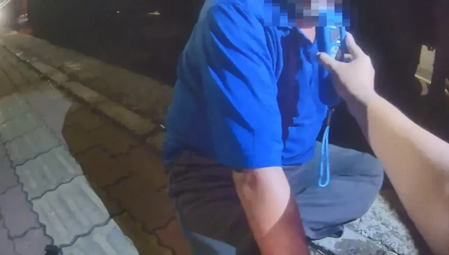 高雄男開大車沿路闖紅燈！竟稱「腳麻不好踩煞車」　 酒測超標下場曝光