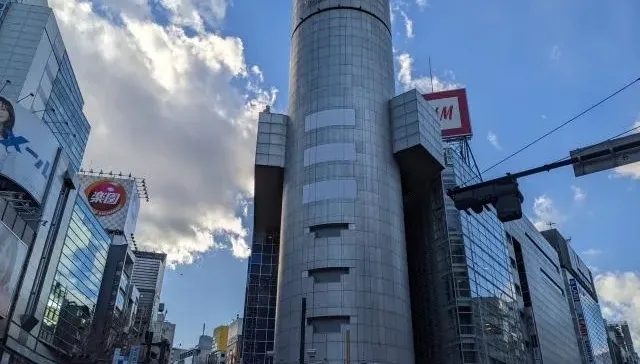 澀谷地標「SHIBUYA 109」大樓傳出火警　地下室冒出濃煙