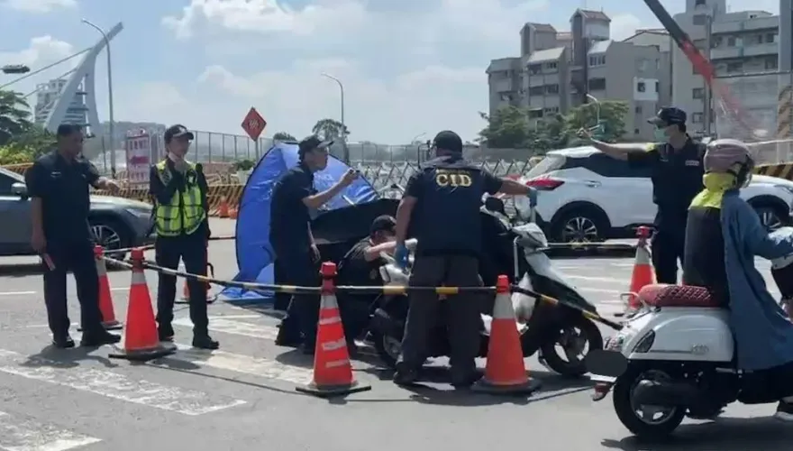 快訊/台南72歲騎士「遭砂石車輾斃」！當場頭破血流慘亡