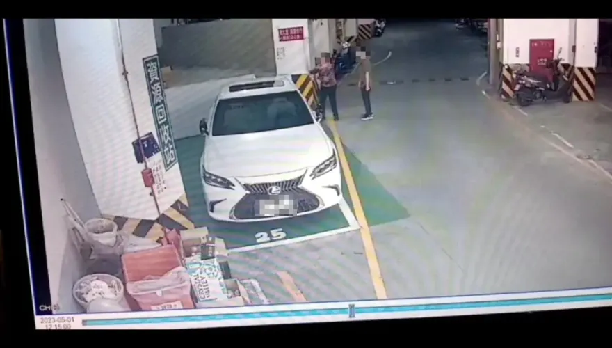 不給生活費還有錢換車！淡水92歲嬤拐杖怒砸女婿車　遭毀損罪起訴