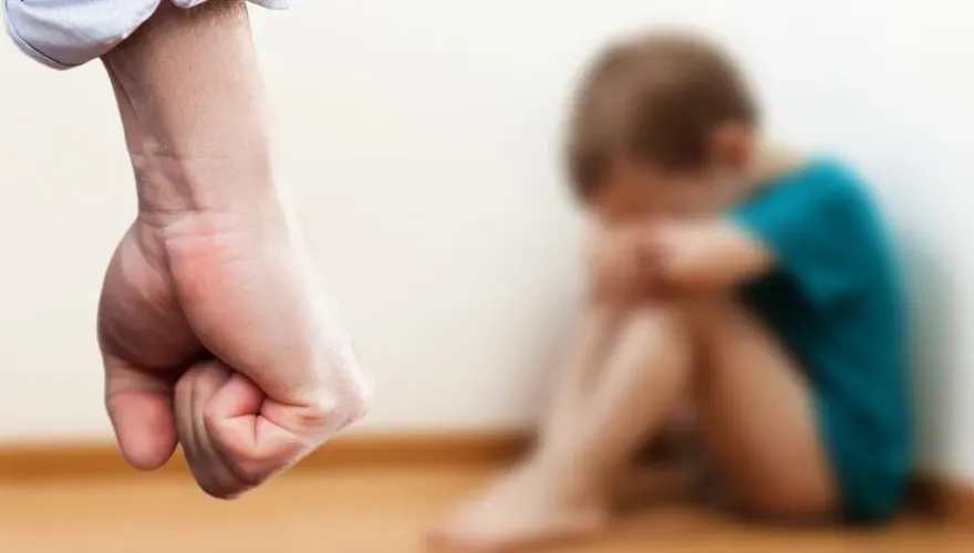 下場曝光！恐怖母親找不到愛女夜間跟蹤　長時間罵她「賣淫」