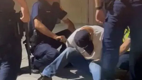 桃園男「高鐵站出口揮刀」！　狠刺前女友腹部…遭多名員警壓制