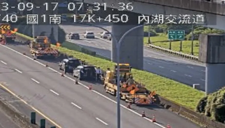 國1內湖交流道「夫妻遭夾擊雙亡」！家屬今現場招魂　場面哀戚