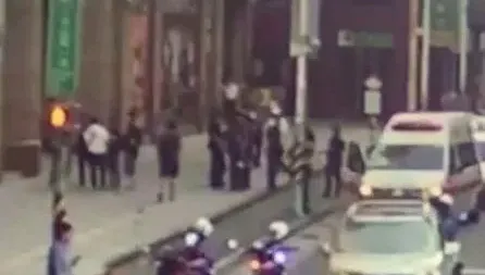 影/K歌變K人！新北板橋KTV 3方9人大混戰　電梯口「打」成一片