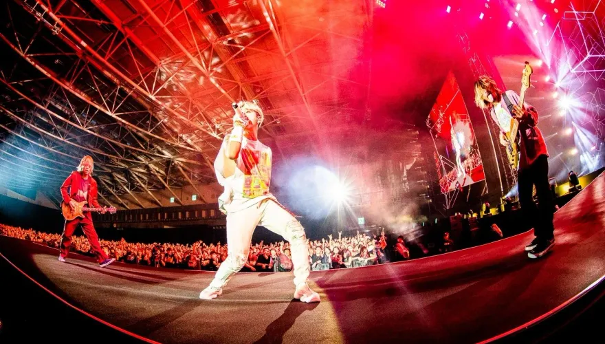 睽違5年來台！ONE OK ROCK與台下小朋友熱舞　飆中文：我愛鹹酥雞
