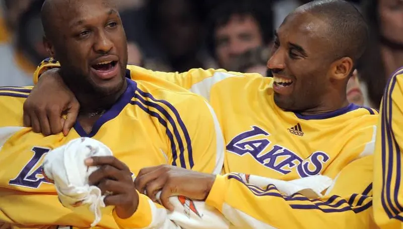撿手機恍神！Kobe前隊友歐登駕賓士撞爆兩車　澄清沒酒駕