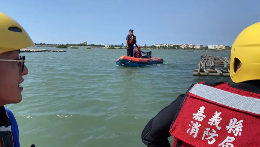 快訊/布袋20歲釣客落海卡蚵棚！漲潮逃生不及　搶救7小時亡