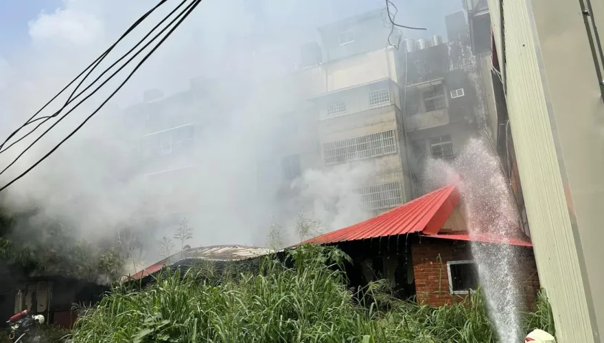 快訊/彰化北斗矮房爆火警！　一度傳民眾受困…警消趕抵現場急灌救