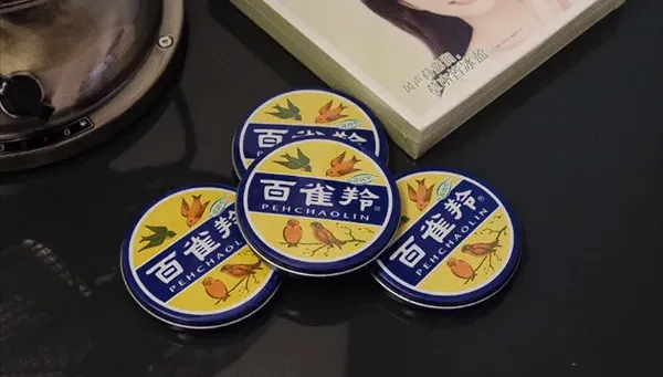 誤將保養品當冰淇淋吃下肚　00後小伙委屈稱：這品牌太老了不認識