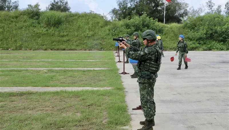 金防部指揮官親自帶隊射擊　T75K3手槍正全軍換裝