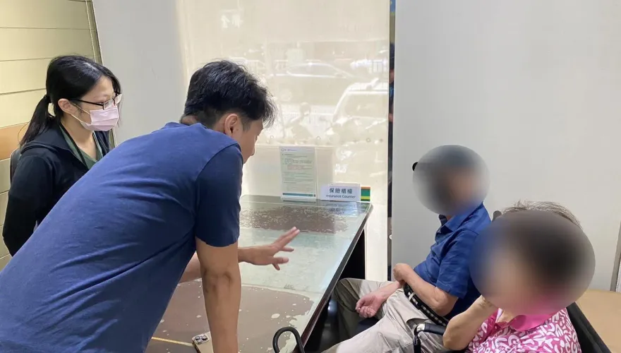 老友「搭胸坎」保證！台中老夫妻險解900萬定存匯款　幸暖警苦勸阻詐騙