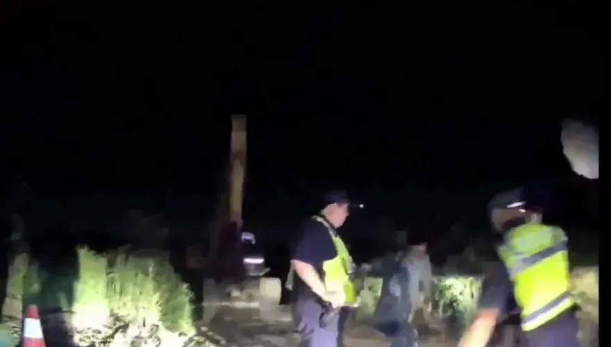 影/嘉義男摸黑偷倒廢棄物！遭逮跳魚塭後沒再浮出水面