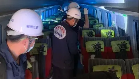 普悠瑪翻覆事故車廂也發現遺骸！檢警再次清查發現「13塊小碎骨」跟牙齒