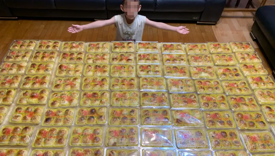 6萬通電話訂到的「不二坊」開箱！1500顆蛋黃酥鋪成地磚、簡直炫富