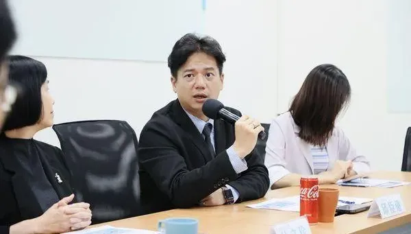 農業部向民眾黨團報告進口蛋爭議稱：業者進口量失控冷鏈保存不當致大量過期