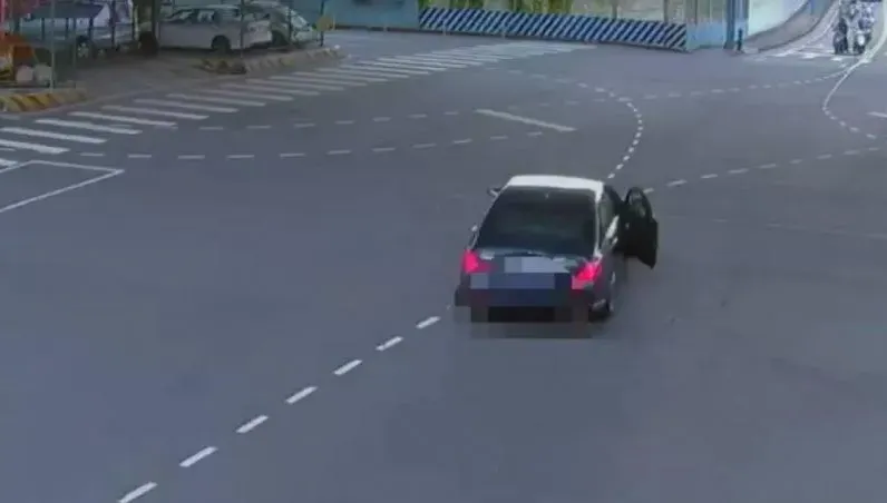 影/新北父女戀吵架　小女友開門跳車害擦撞、他肇逃吞3罰單