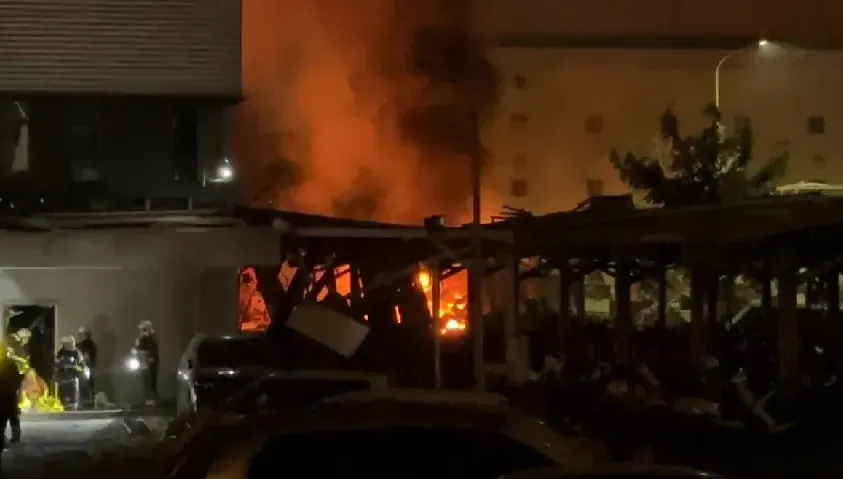 屏東科技廠大爆炸/「1消防員殉職」74傷！4名消防員仍受困中