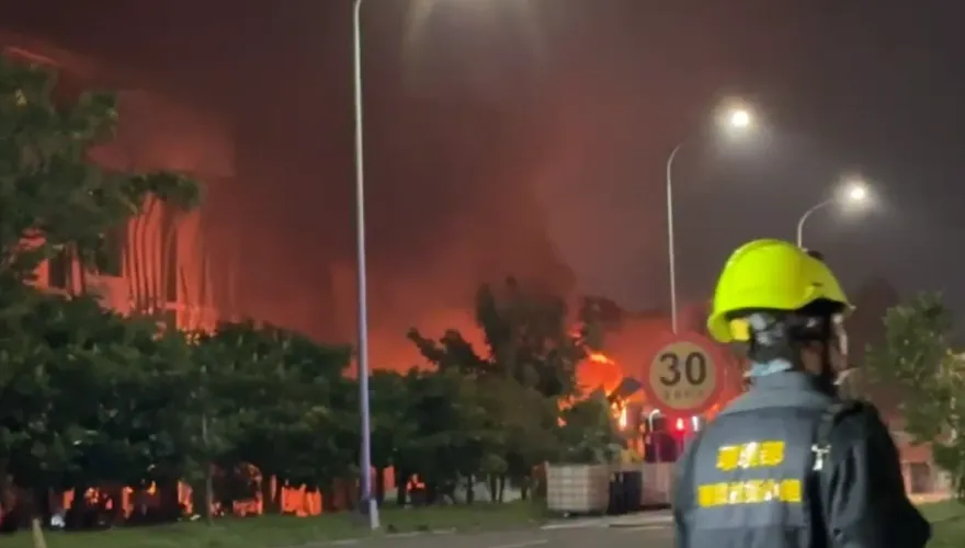屏東科技廠大爆炸/消防局長喊「射水就爆炸！」網嘆：「火神的眼淚」真實發生