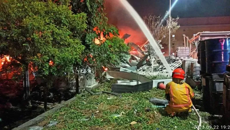 屏東高爾夫球具廠大爆炸/建物內有天然氣、烷　消防員心聲：只想優先救人