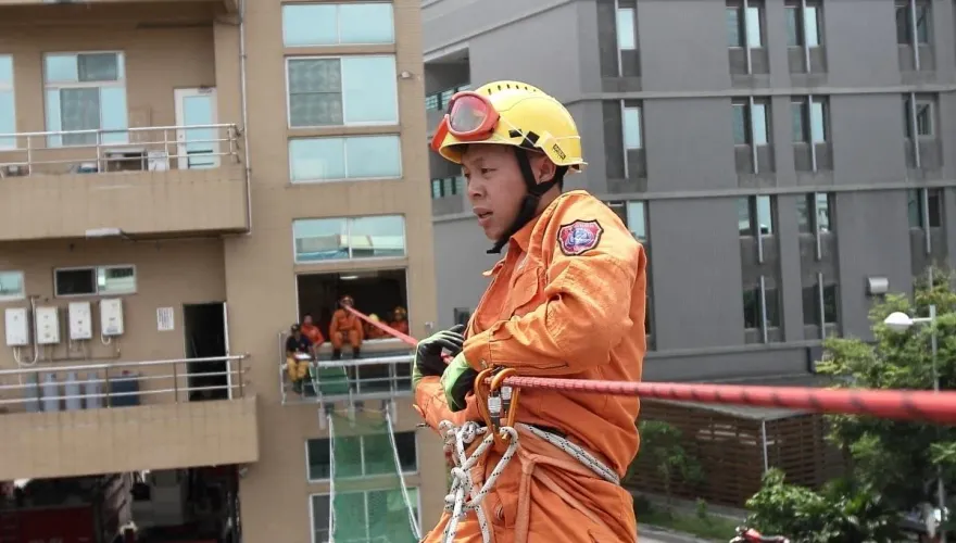 屏東高爾夫球具廠大爆炸/消防員施寶翔、鍾吉垣命喪火窟　同學慟：約好要平安歸來