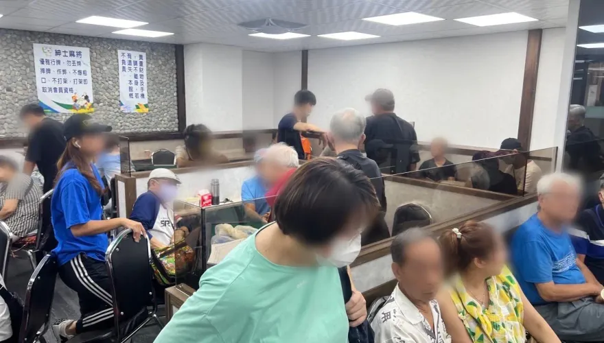 影/萬華麻將協會栽了！現金賭博遭查獲　84歲老翁技癢也被送辦
