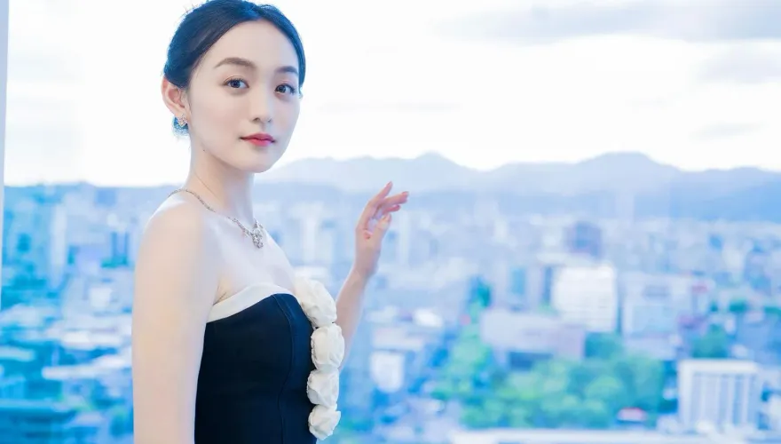 在《如懿傳》中打哭周迅！何泓姍嚇歪曝私下真實情況...