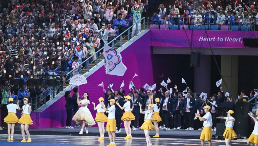 杭州亞運/中華代表團登上「大蓮花」！開幕式進場受到熱烈歡呼