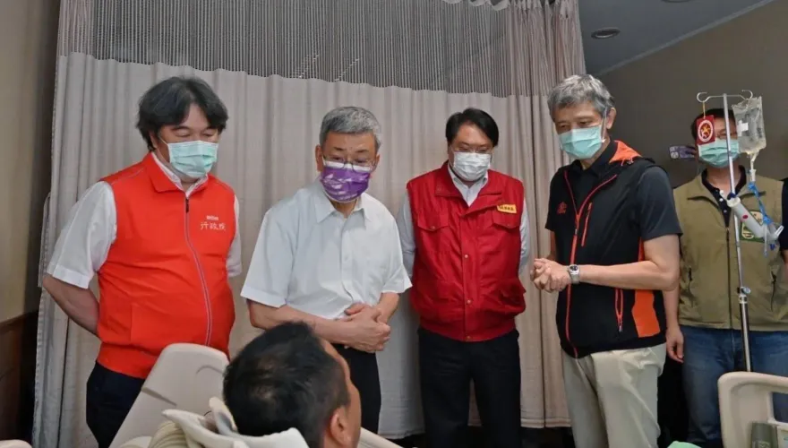 屏東高爾夫球具廠大爆炸/陳建仁探視受傷小隊長　他崩潰自責「整個小隊只有我活下來」