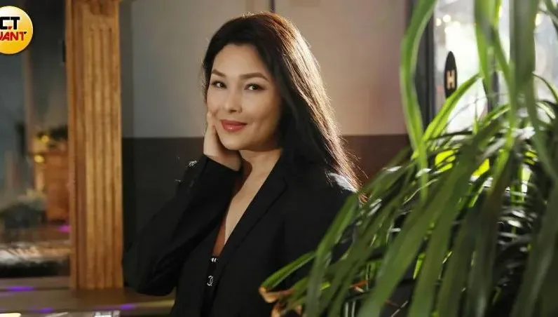 慘被質疑是人妖！嚴淑明全裸秀閃鑽美胸引爭議…親姊曬出生證明澄清