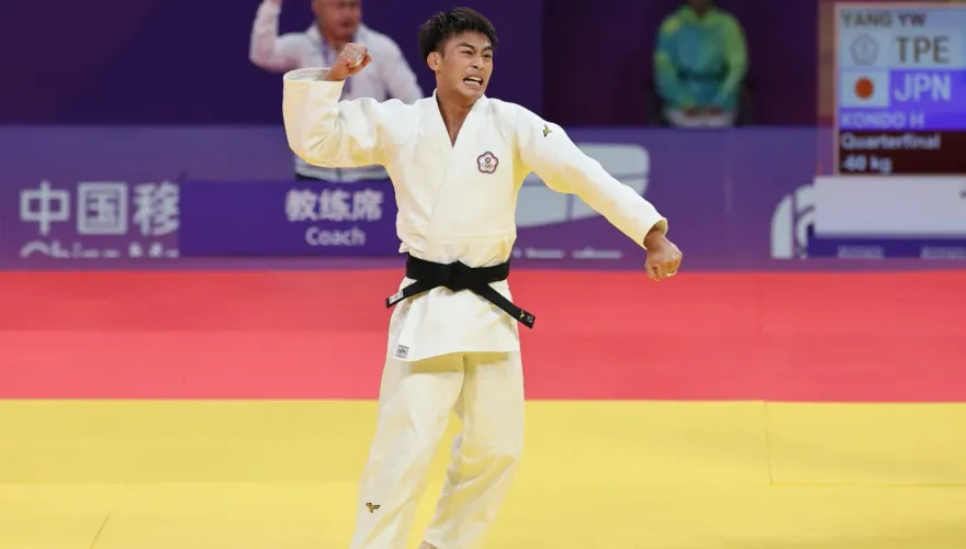 杭州亞運/獨家！艱苦擊退日本勁敵近藤隼斗　楊勇緯場上振臂！賽後淚崩落下男兒淚