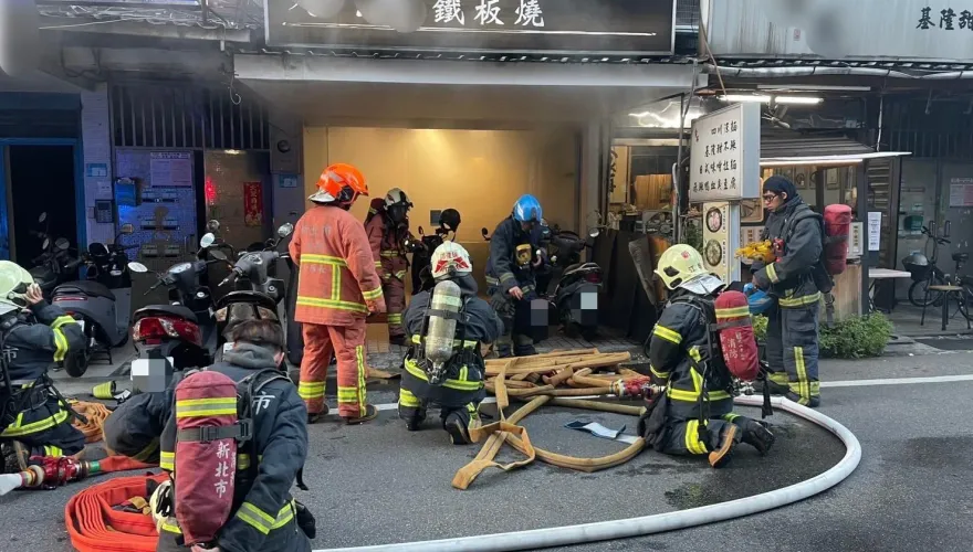 快訊/新北板橋鐵板燒店遭祝融　送瓦斯男換桶子時出事　臉遭灼傷急送醫