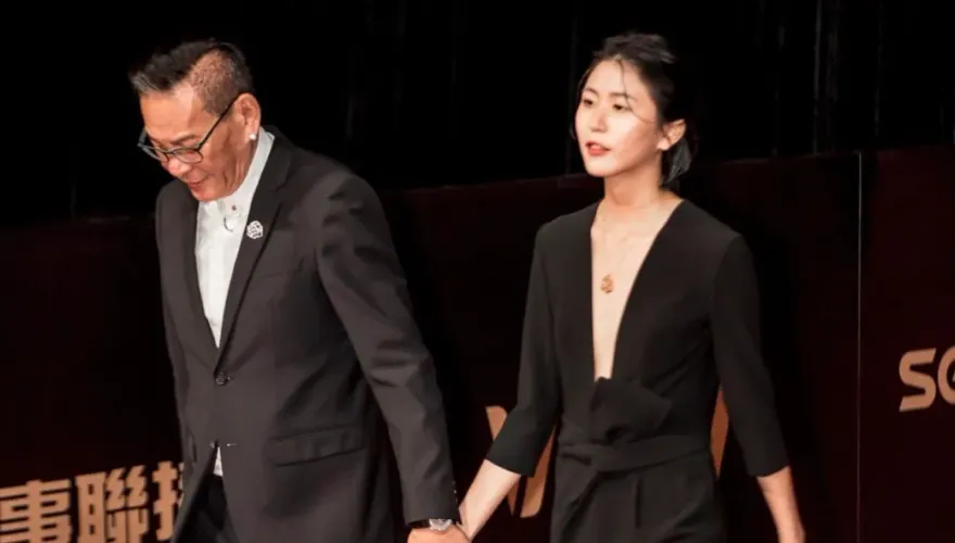 龍劭華離世2年！愛女陳璇突曬牽手照認了「持續受痛」　悲吐：如果你還在就好了