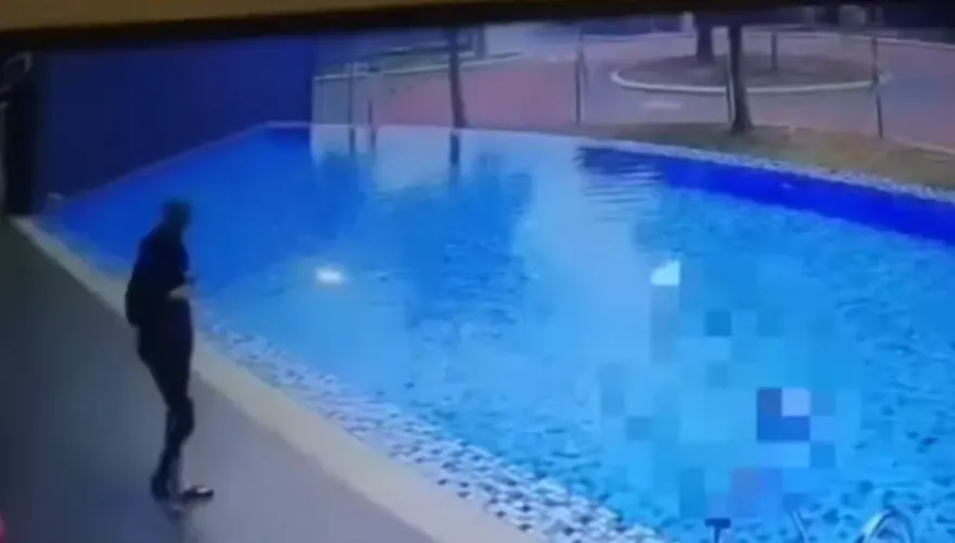 冷血兄見溺水不救...4歲妹滅頂死亡！監視器畫面流出　全網怒了