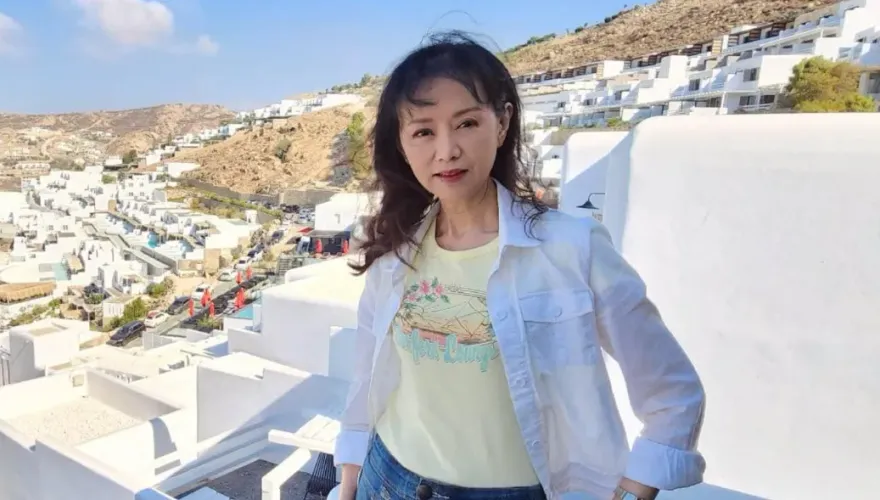 引退歌壇25年！李碧華驚喜現身　61歲凍齡美貌曝光