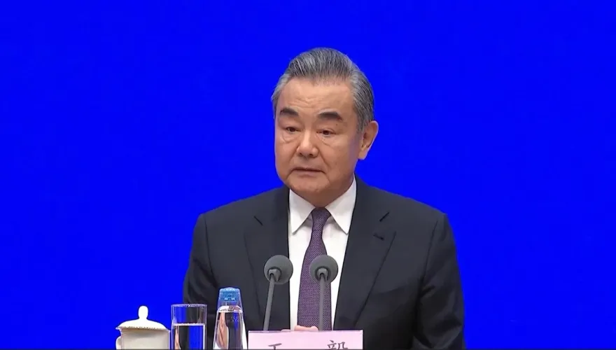 陸發表白皮書「反對擴大軍事同盟」　習近平出席APEC？王毅：適時公佈