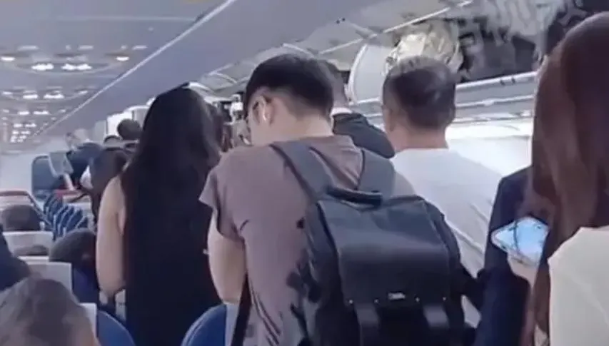 影/乘客登機後「消失」涉事飛機全面清艙　成都航空：怕遭放置不明物品
