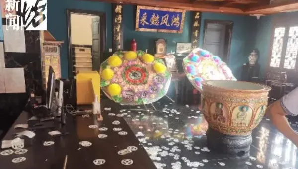影/餐廳一夜變「靈堂」！大門寫著「一路走好」　離職男被逮：經理發文酸我