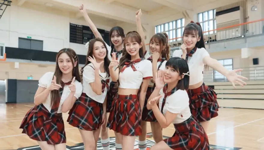 影/林襄穿「超辣學生制服」錄單曲！同框樂天女孩嗲唱、熱舞　超香畫面曝