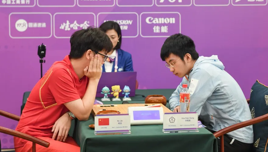 杭州亞運/慘遭許皓鋐逆轉丟金！大陸棋王柯潔面子掛不住　銀牌藏起來