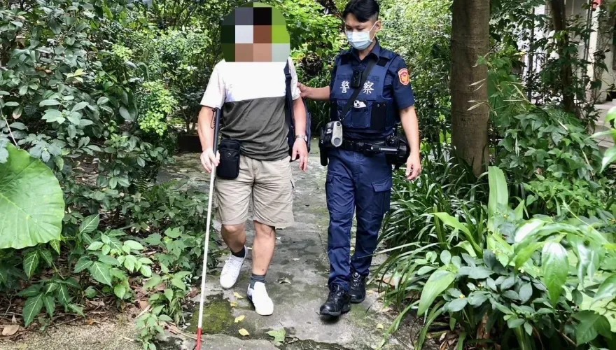 你是我的眼！北投男睡醒「眼前一片黑」　暖警到府協助送醫