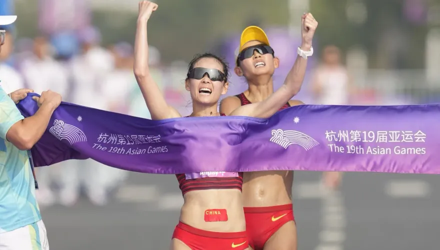 杭州亞運/陸「競走女神」楊家玉仙氣奪金！1秒之差險勝隊友　肚臍貼膠布秘密曝