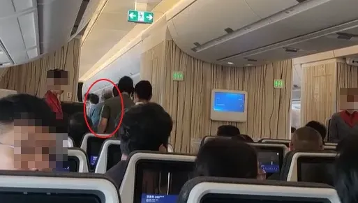 影/就是不繫安全帶！男子大鬧那霸班機被滯留當地　旅客延誤2小時才抵台