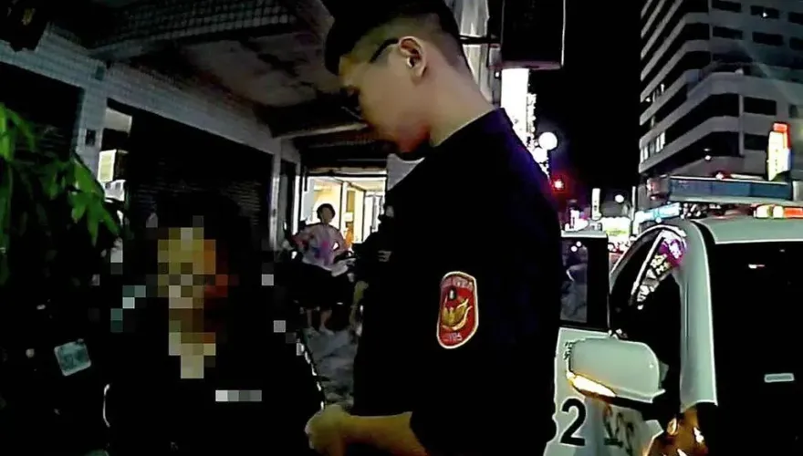 事情大條了！台南女通緝犯街頭遭攔查　內褲又掉出毒品一併被歸案