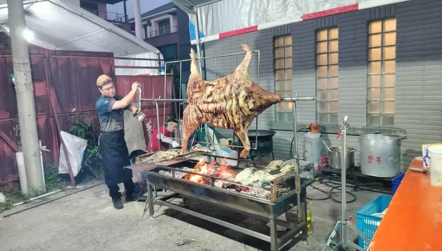 史上最猛烤肉趴！台中男「烤180公分鱷魚」　獨特口感曝光